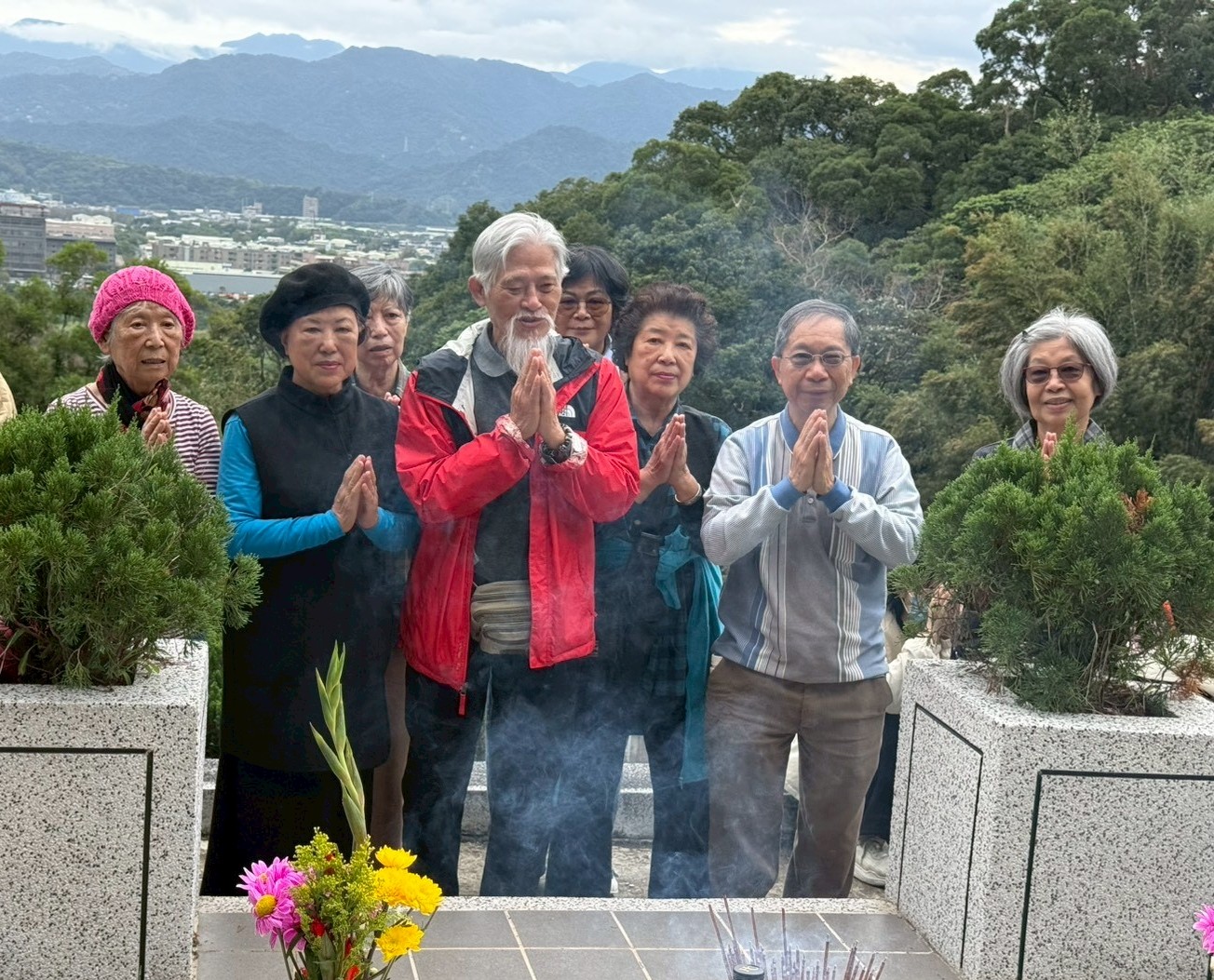 LINE_ALBUM_2026.2.28. 謝宗安磊翁120歲冥誕-中華書道學會衆弟子祭拜活動_260228_125